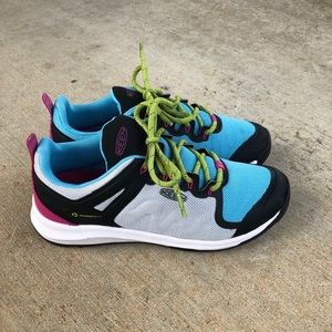 Keen hiking shoes women's size 7